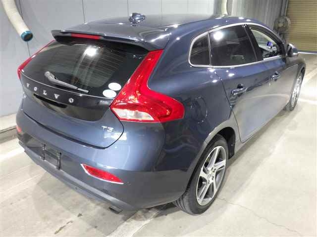 VOLVO V40 2018