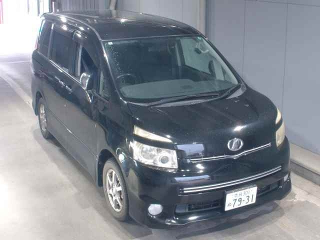 TOYOTA VOXY 2009
