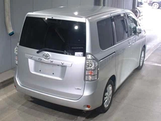 TOYOTA VOXY 2010