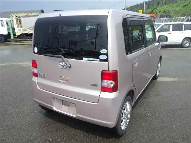 TOYOTA PIXIS SPACE 2012