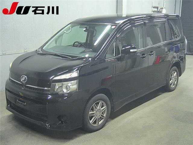 TOYOTA VOXY 2010