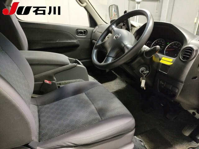 NISSAN CARAVAN 2010