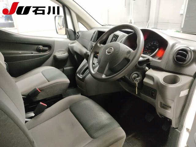 NISSAN NV200 2017
