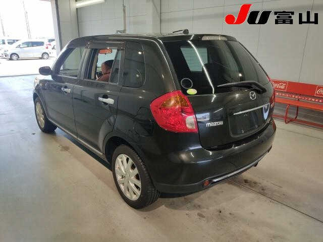 MAZDA VERISA 2010