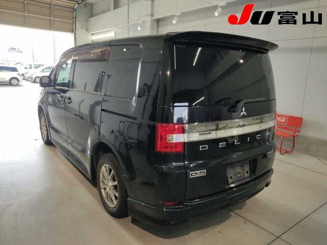 MITSUBISHI DELICA D5 2009