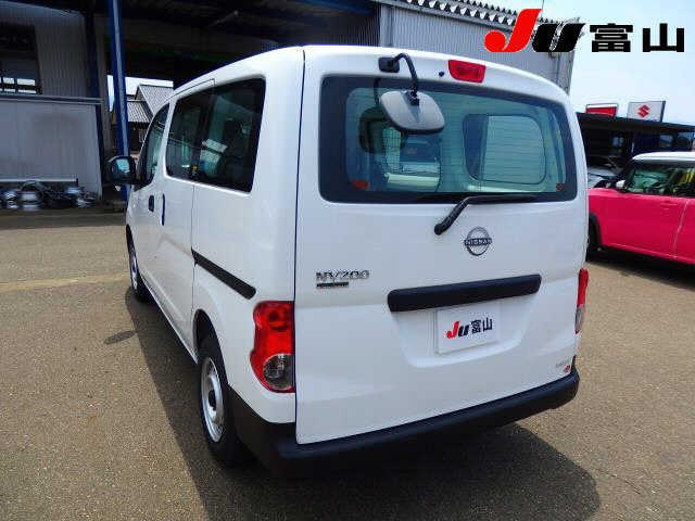 NISSAN NV200 2022
