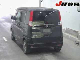 NISSAN ROOX 2010