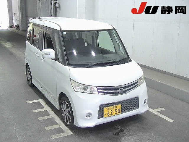 NISSAN ROOX 2011