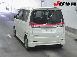 MITSUBISHI DELICA D2 2011