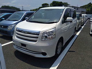 TOYOTA NOAH 2009