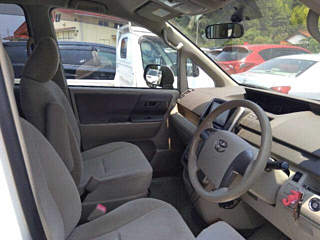 TOYOTA NOAH 2009