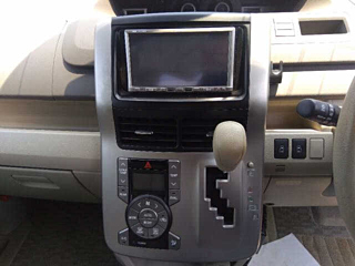 TOYOTA NOAH 2009