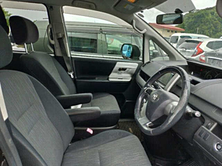 TOYOTA VOXY 2010