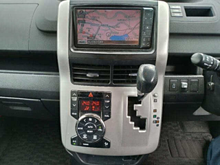 TOYOTA VOXY 2010