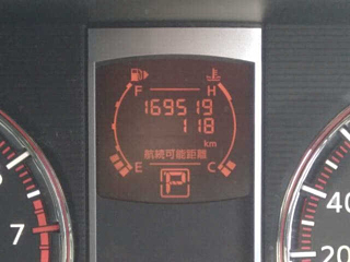 NISSAN SERENA 2010