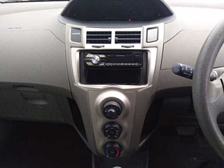 TOYOTA VITZ 2010