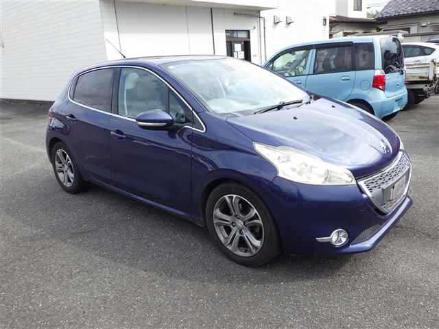 PEUGEOT 208 2013