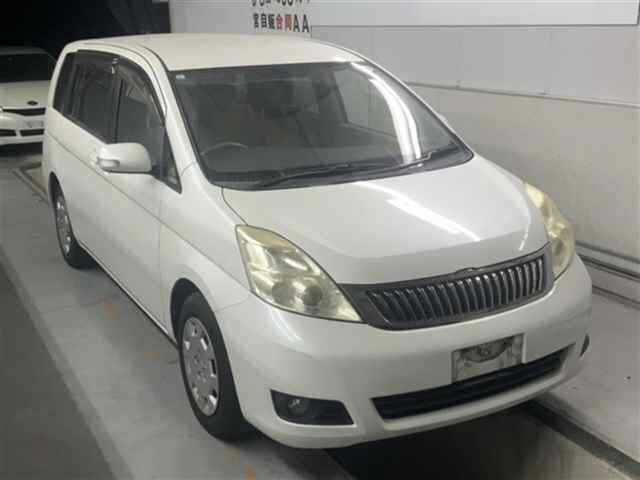 TOYOTA ISIS 2011