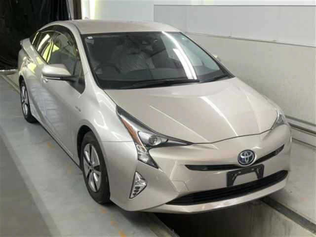 TOYOTA PRIUS 2016