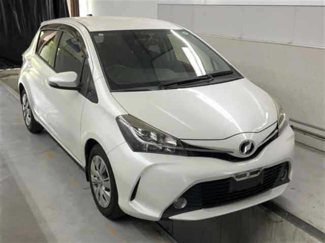 TOYOTA VITZ 2015