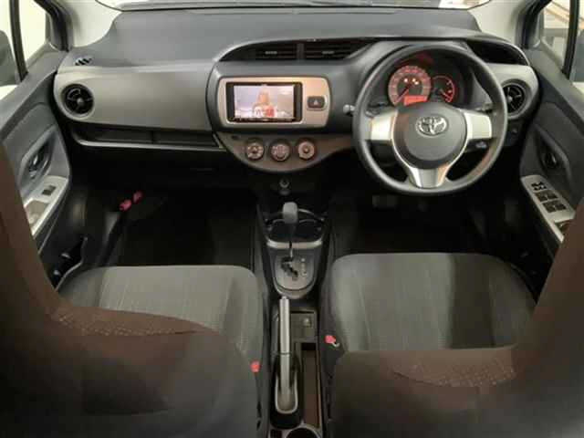 TOYOTA VITZ 2016