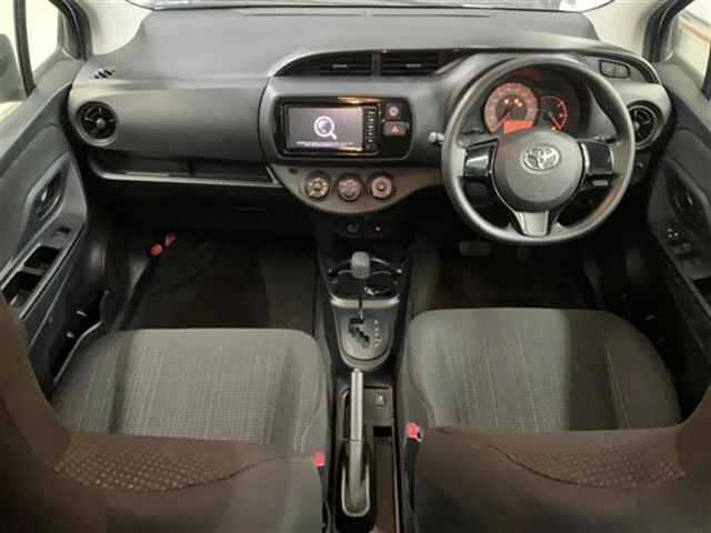 TOYOTA VITZ 2018