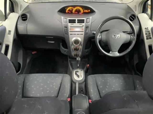 TOYOTA VITZ 2010