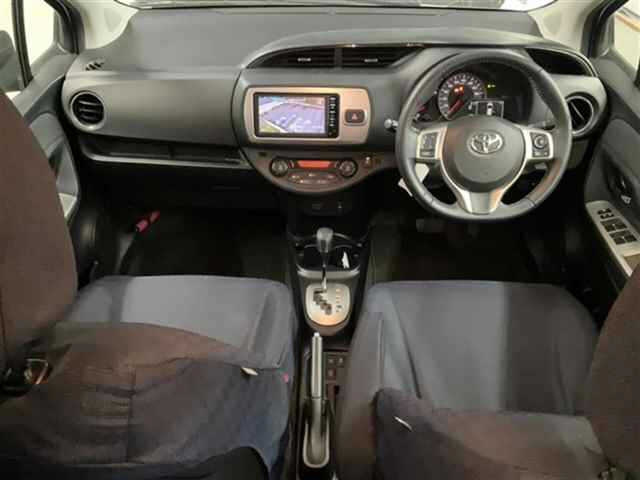 TOYOTA VITZ 2015