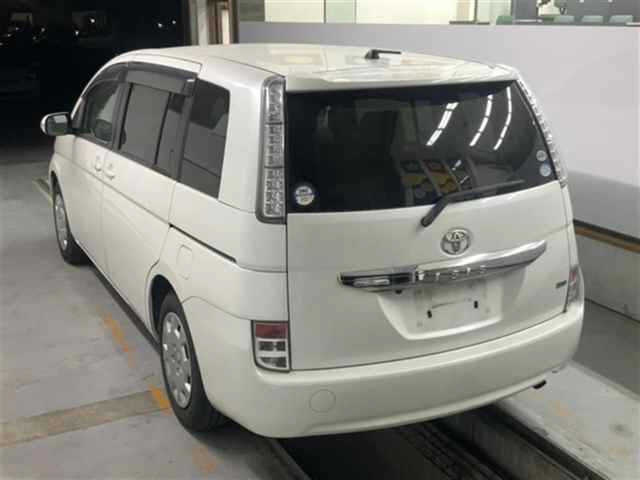 TOYOTA ISIS 2011