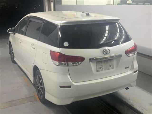 TOYOTA WISH 2010