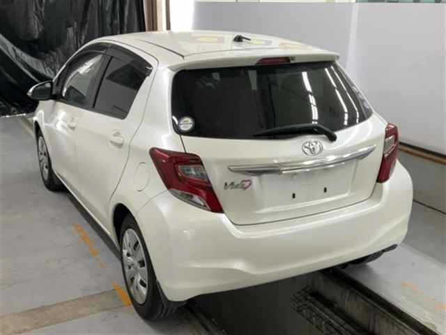 TOYOTA VITZ 2015