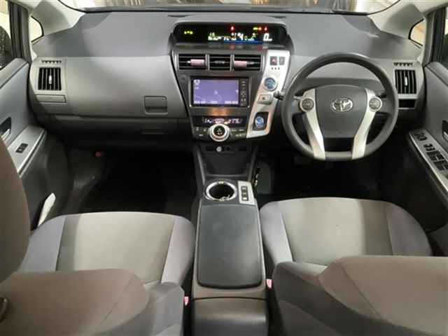 TOYOTA PRIUS ALPHA 2012