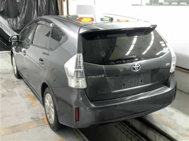 TOYOTA PRIUS ALPHA 2012
