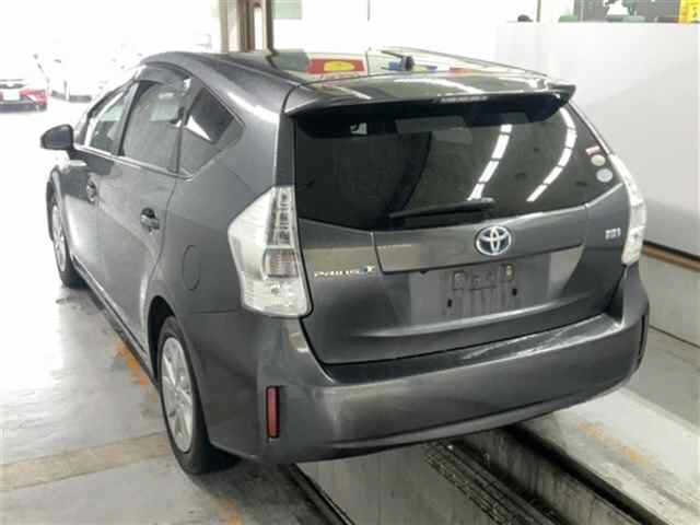 TOYOTA PRIUS ALPHA 2011