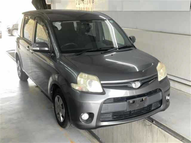 TOYOTA SIENTA 2011