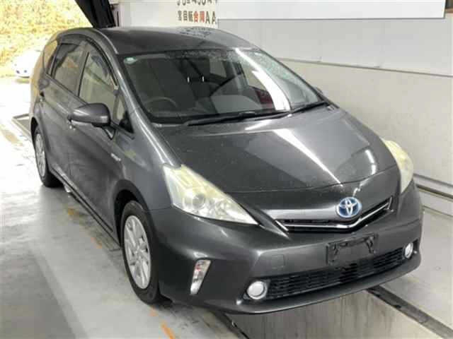 TOYOTA PRIUS ALPHA 2011