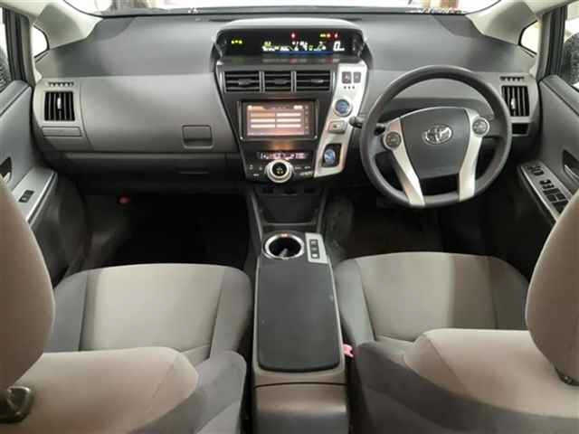 TOYOTA PRIUS ALPHA 2011