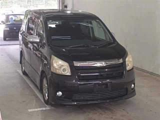 TOYOTA NOAH 2009