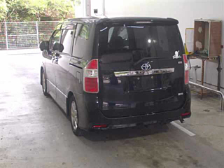 TOYOTA NOAH 2009
