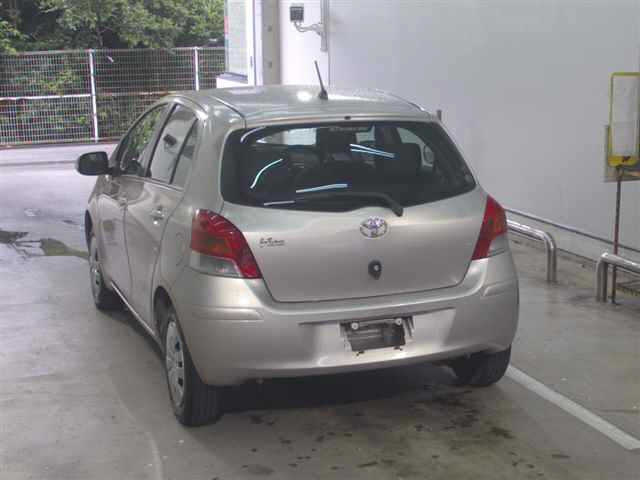 TOYOTA VITZ 2010