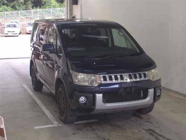 MITSUBISHI DELICA D5 2011