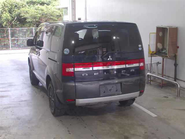 MITSUBISHI DELICA D5 2011