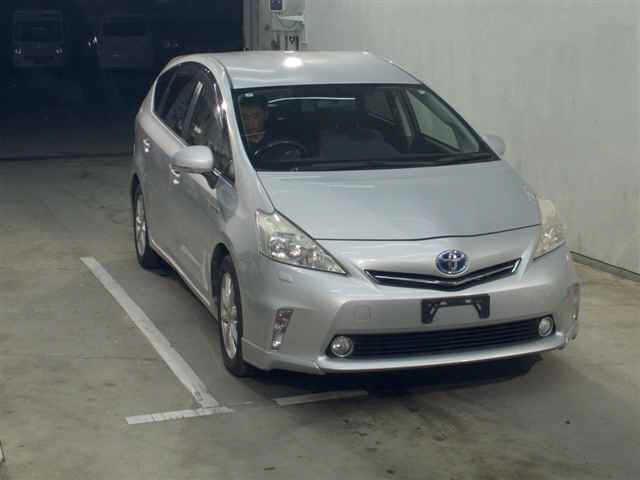 TOYOTA PRIUS ALPHA 2011