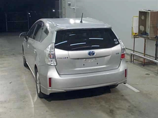 TOYOTA PRIUS ALPHA 2011