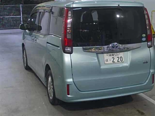TOYOTA NOAH 2014
