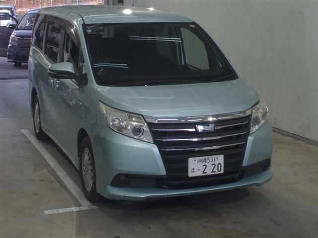 TOYOTA NOAH 2014