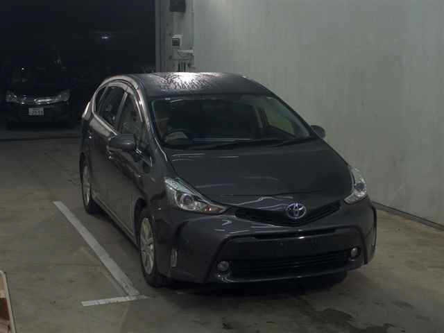 TOYOTA PRIUS ALPHA 2015