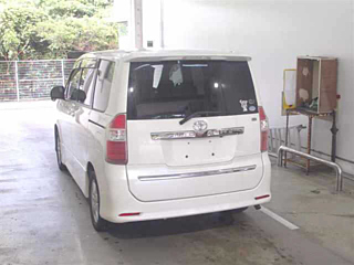 TOYOTA NOAH 2009