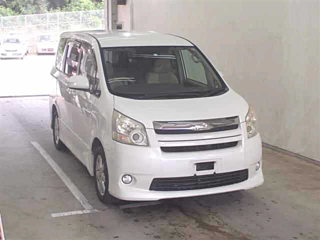 TOYOTA NOAH 2009