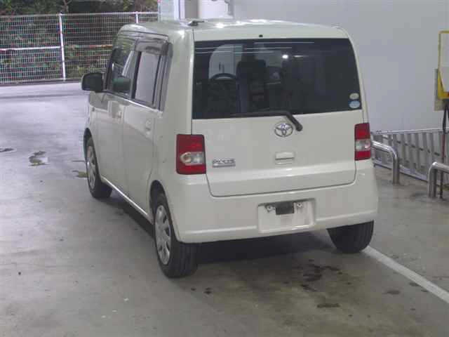 TOYOTA PIXIS SPACE 2012